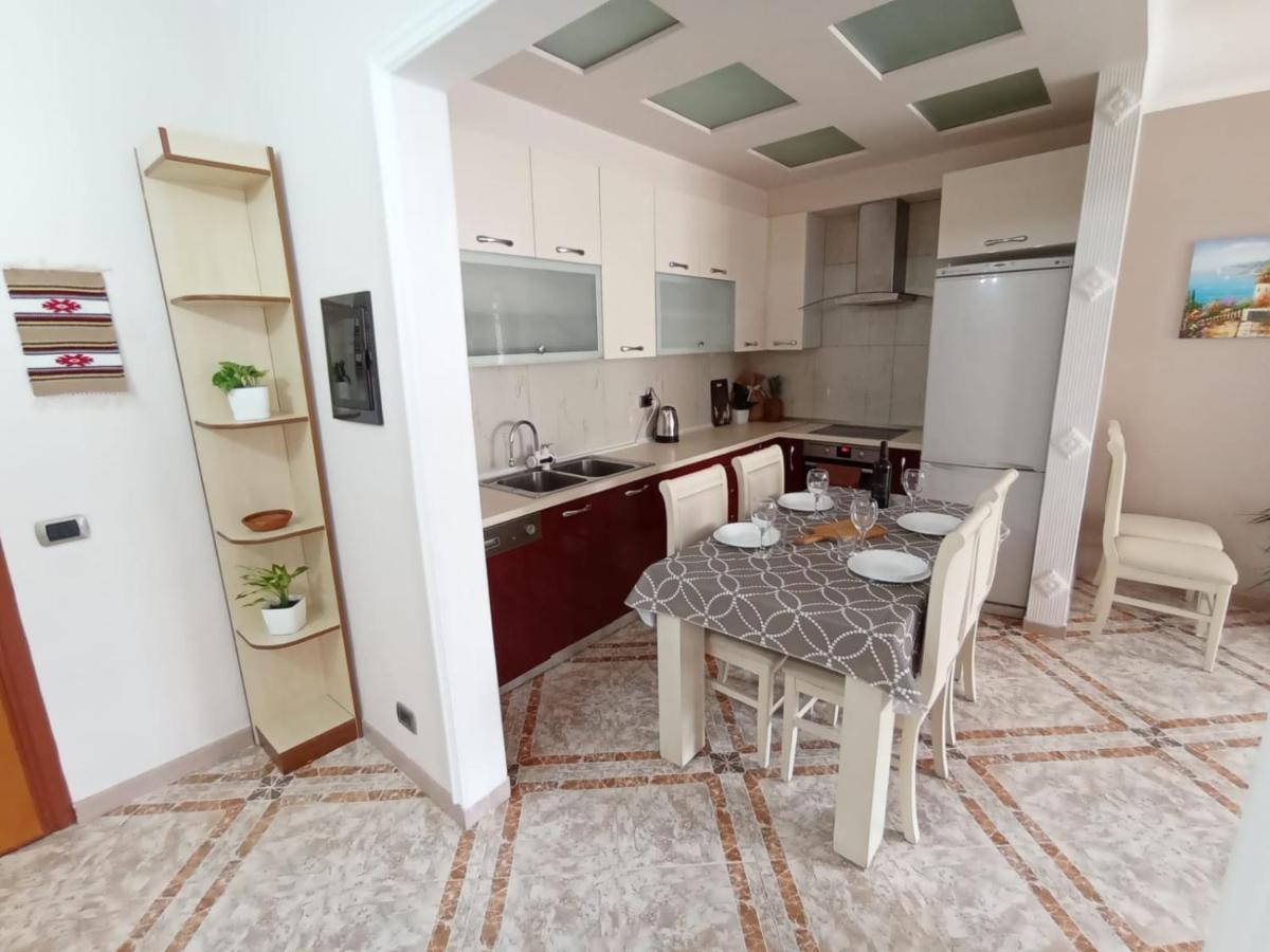 Vlorë Trea Accomodations - 2 Bedrooms - Riviera With Private Parking מראה חיצוני תמונה